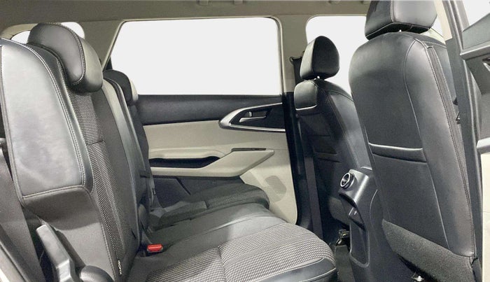 2022 KIA CARENS PRESTIGE 1.5 PETROL 7 STR, Petrol, Manual, 39,437 km, Right Side Rear Door Cabin