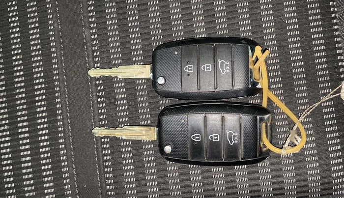 2022 KIA CARENS PRESTIGE 1.5 PETROL 7 STR, Petrol, Manual, 39,437 km, Key Close Up