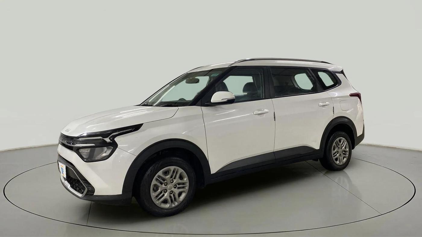 2022 KIA CARENS PRESTIGE 1.5 PETROL 7 STR, Petrol, Manual, 39,563 km, Left Front Diagonal