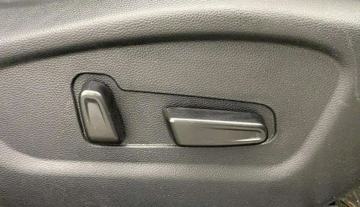 2018 Hyundai Creta SX (O) 1.6 PETROL, Petrol, Manual, 32,089 km, Driver Side Adjustment Panel