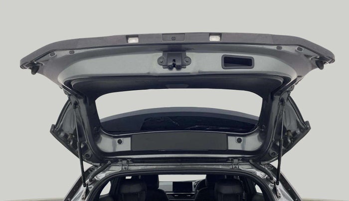 2024 Tata NEXON FEARLESS + SUNROOF DCA DUAL TONE 1.2 PETROL, Petrol, Automatic, 5,380 km, Boot Door Open