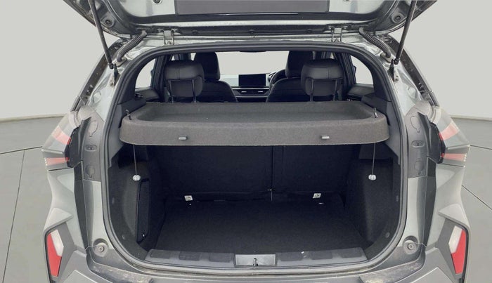 2024 Tata NEXON FEARLESS + SUNROOF DCA DUAL TONE 1.2 PETROL, Petrol, Automatic, 5,380 km, Boot Inside