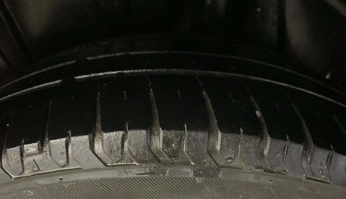 2021 Maruti XL6 ZETA MT, Petrol, Manual, 72,432 km, Left Rear Tyre Tread