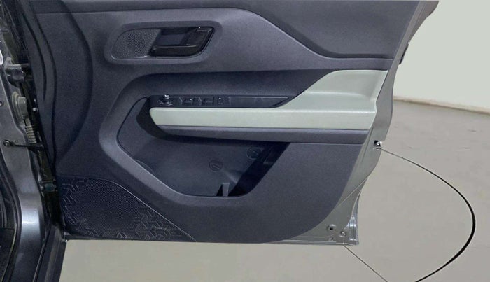 2023 Tata PUNCH ADVENTURE AMT, Petrol, Automatic, 12,557 km, Driver Side Door Panels Control