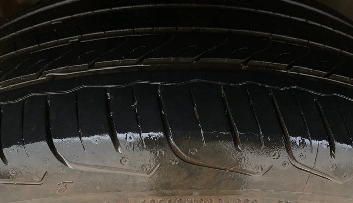 2023 Maruti FRONX DELTA PLUS 1.2MT, Petrol, Manual, 31,992 km, Right Rear Tyre Tread