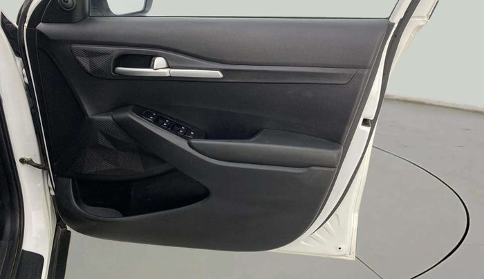 2022 KIA SELTOS HTE 1.5 PETROL, Petrol, Manual, 58,531 km, Driver Side Door Panels Control