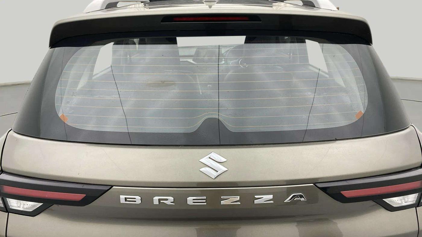 2022 Maruti BREZZA VXI SMART HYBRID, Petrol, Manual, 25,207 km, Rear Windshield