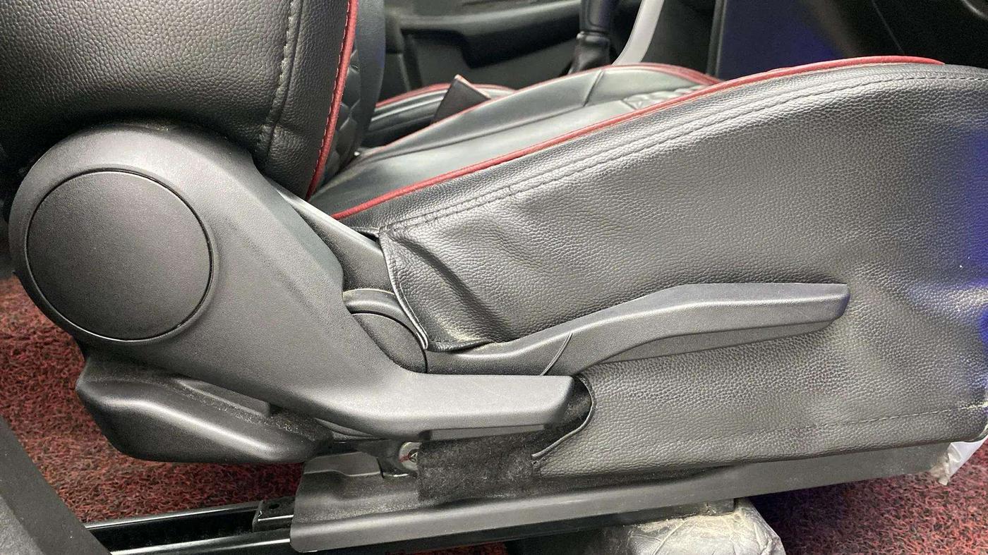 2022 Maruti BREZZA VXI SMART HYBRID, Petrol, Manual, 25,207 km, Driver Side Adjustment Panel