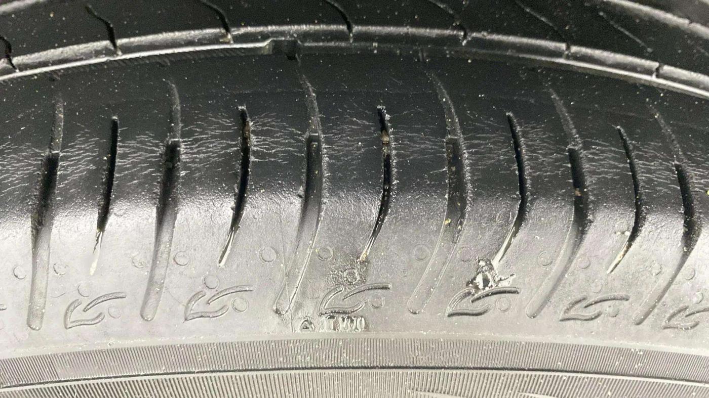 2022 Maruti BREZZA VXI SMART HYBRID, Petrol, Manual, 25,207 km, Left Rear Tyre Tread