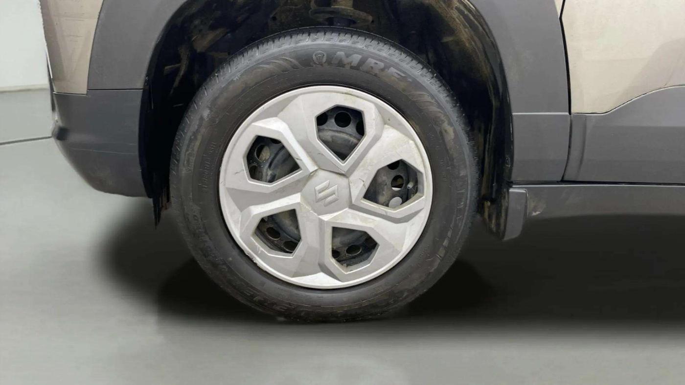 2022 Maruti BREZZA VXI SMART HYBRID, Petrol, Manual, 25,207 km, Left Front Wheel