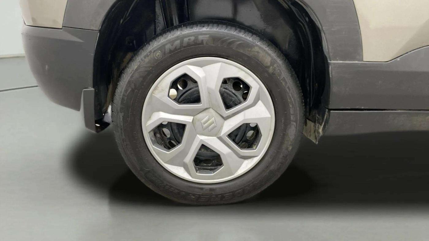 2022 Maruti BREZZA VXI SMART HYBRID, Petrol, Manual, 25,207 km, Right Rear Wheel