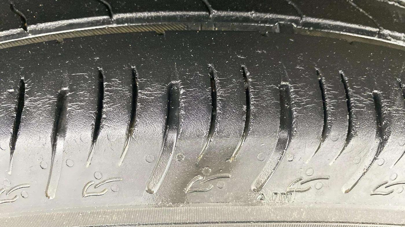2022 Maruti BREZZA VXI SMART HYBRID, Petrol, Manual, 25,207 km, Right Front Tyre Tread