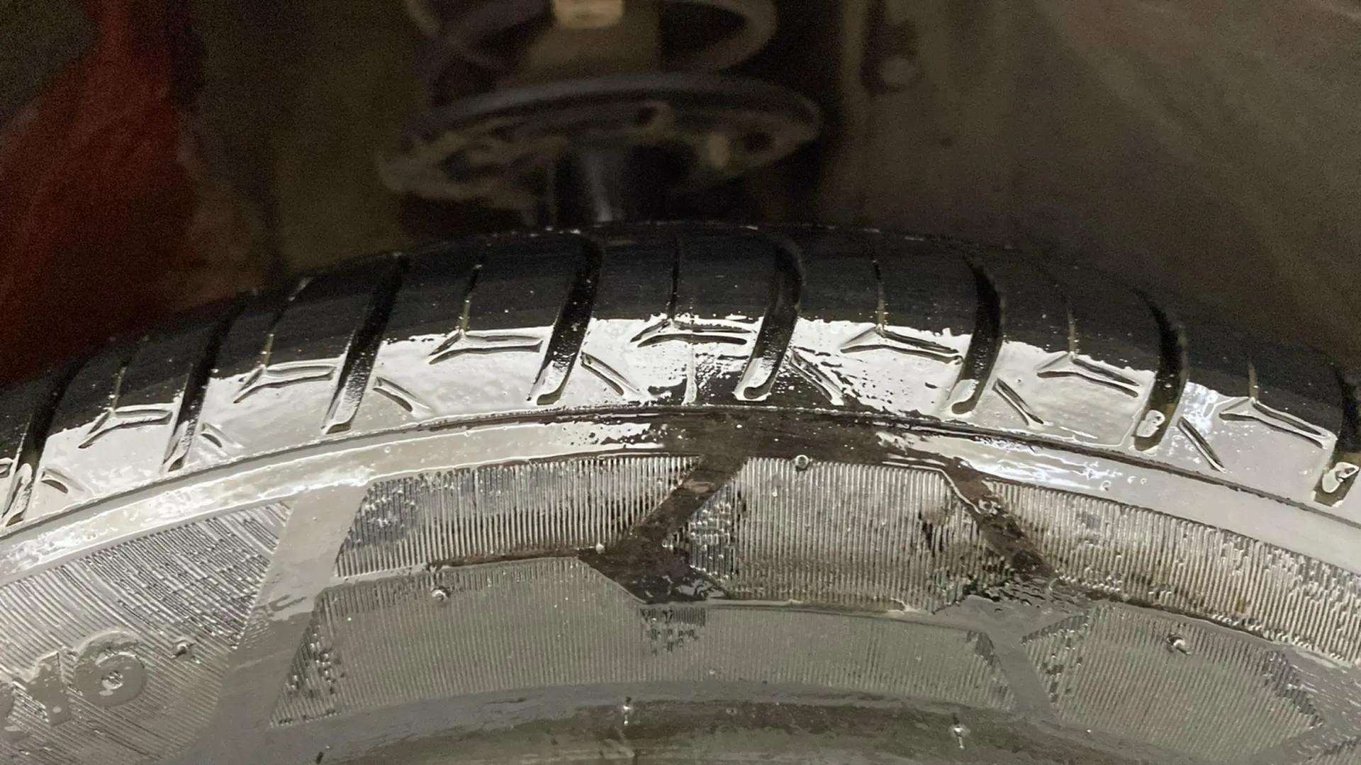 RHS-Front-Tyre-Tread-18