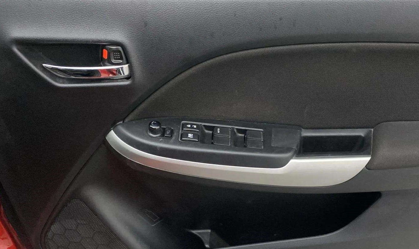 Driver-side-door-panel-control-39