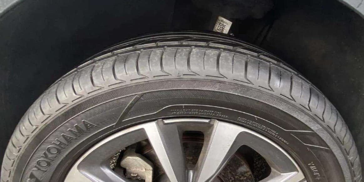 2023 Skoda SLAVIA STYLE 1.0L TSI AT, Petrol, Automatic, 30,639 km, Left Front Tyre Tread
