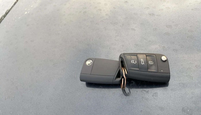 2023 Skoda SLAVIA STYLE 1.0L TSI AT, Petrol, Automatic, 30,580 km, Key Close Up