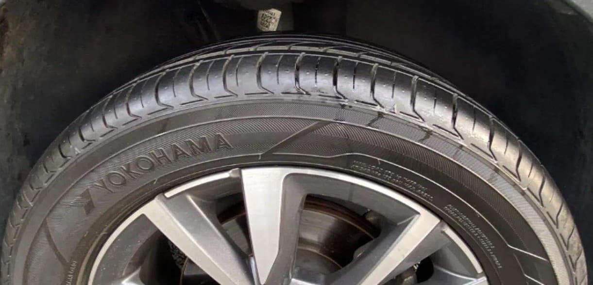 2023 Skoda SLAVIA STYLE 1.0L TSI AT, Petrol, Automatic, 30,639 km, Right Front Tyre Tread