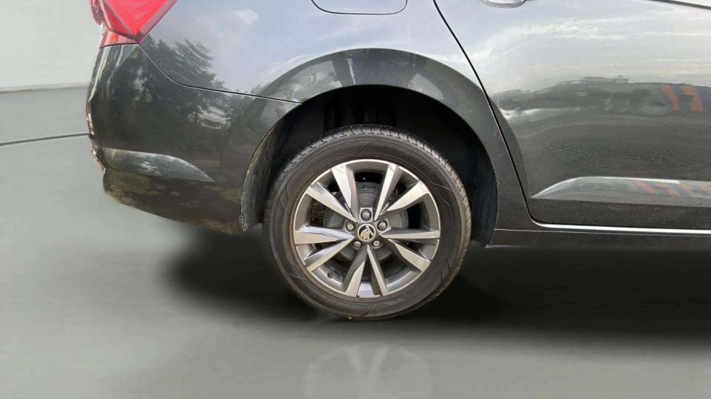 2023 Skoda SLAVIA STYLE 1.0L TSI AT, Petrol, Automatic, 30,639 km, Right Rear Wheel