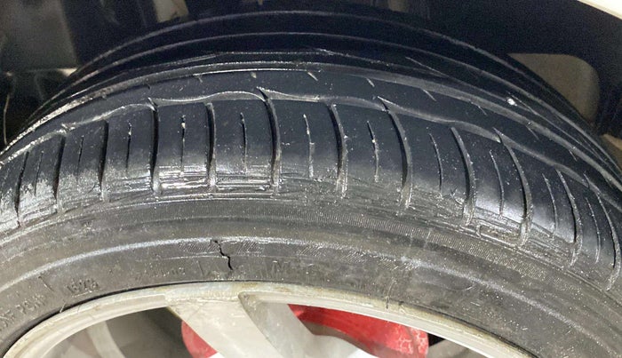 2023 Maruti Swift VXI AMT, Petrol, Automatic, 23,931 km, Left Front Tyre Tread