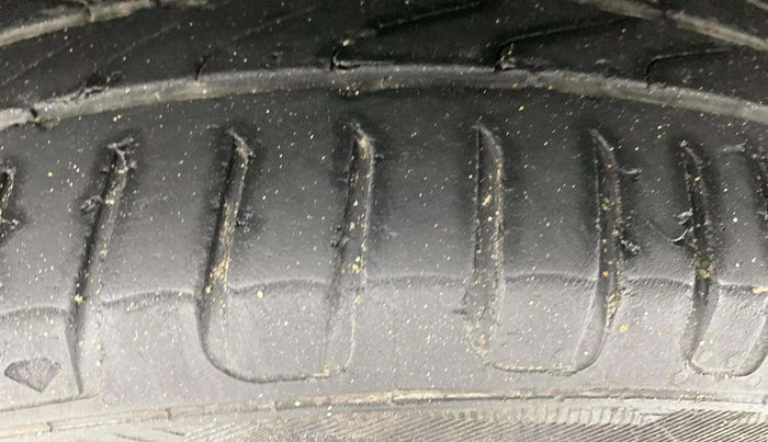 2017 Ford Ecosport TITANIUM+ 1.5L DIESEL, Diesel, Manual, 1,27,554 km, Left Front Tyre Tread