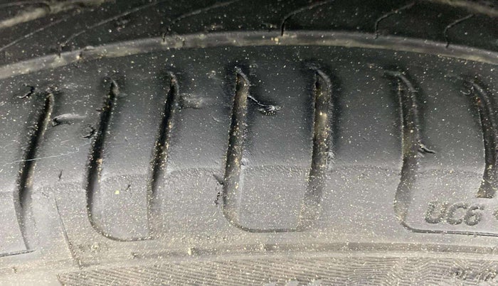 2017 Ford Ecosport TITANIUM+ 1.5L DIESEL, Diesel, Manual, 1,27,554 km, Right Front Tyre Tread