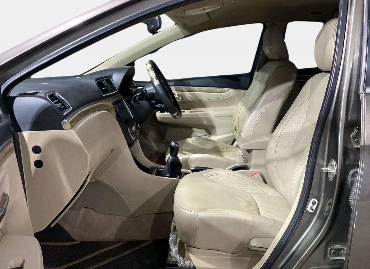2021 Maruti Ciaz ALPHA 1.5 SHVS PETROL, Petrol, Manual, 50,644 km, Right Side Front Door Cabin