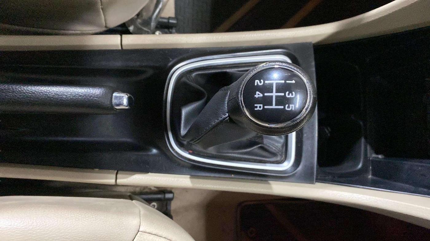 2021 Maruti Ciaz ALPHA 1.5 SHVS PETROL, Petrol, Manual, 50,644 km, Gear Lever
