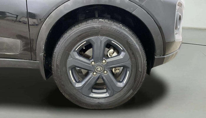 2023 Tata NEXON XZA PLUS (L) DARK EDITION, Petrol, Automatic, 9,106 km, Right Front Wheel