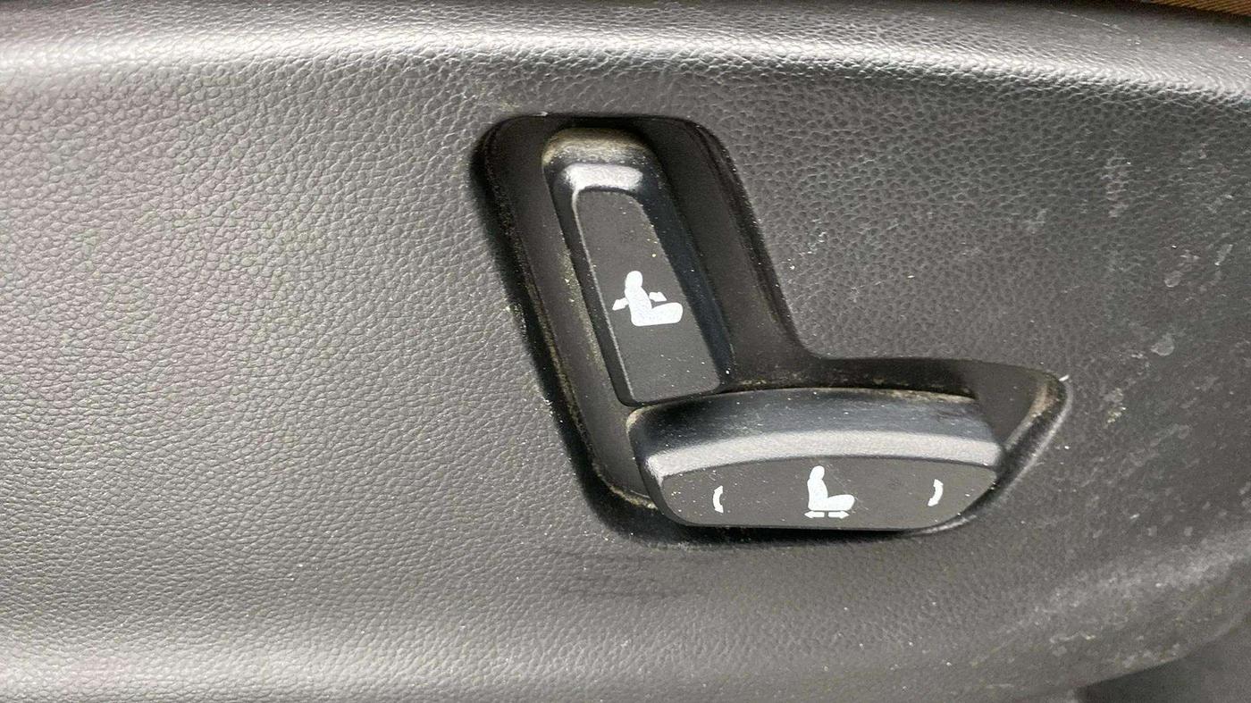 2020 MG HECTOR PLUS SHARP 1.5 PETROL TURBO DCT 6-STR, Petrol, Automatic, 61,912 km, Driver Side Adjustment Panel