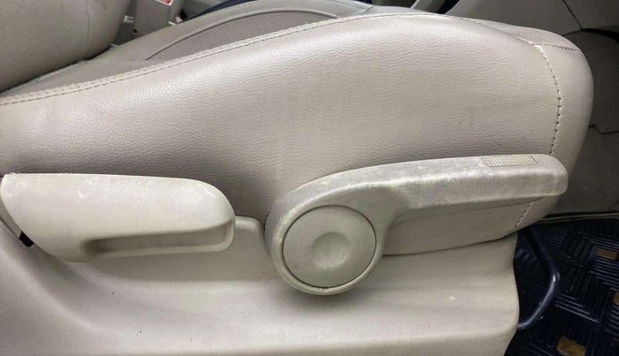 2016 Maruti Ciaz ZXI+, Petrol, Manual, 39,544 km, Driver Side Adjustment Panel