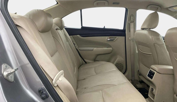 2016 Maruti Ciaz ZXI+, Petrol, Manual, 39,544 km, Right Side Rear Door Cabin