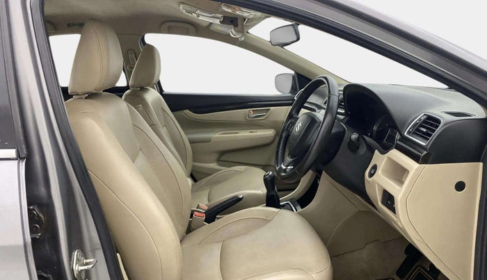 2016 Maruti Ciaz ZXI+, Petrol, Manual, 39,544 km, Right Side Front Door Cabin