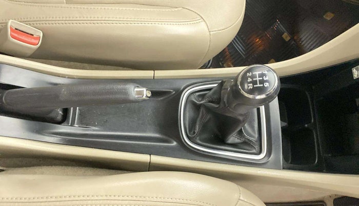 2016 Maruti Ciaz ZXI+, Petrol, Manual, 39,544 km, Gear Lever