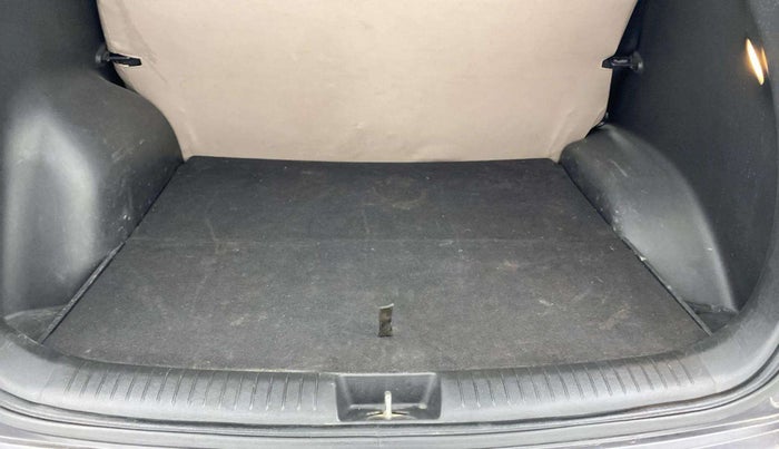 2017 Hyundai Creta E PLUS 1.6 PETROL, Petrol, Manual, 31,837 km, Boot Inside