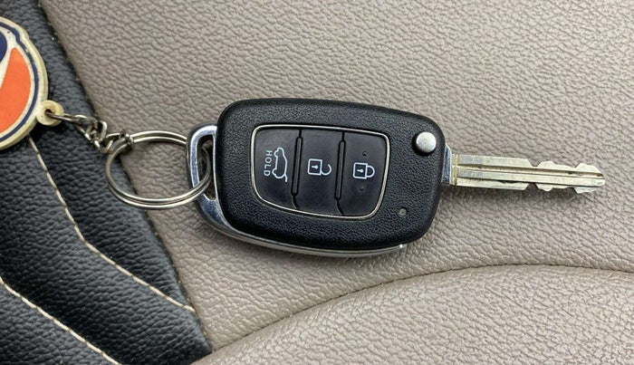 2017 Hyundai Creta E PLUS 1.6 PETROL, Petrol, Manual, 31,837 km, Key Close Up
