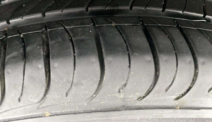 2017 Hyundai Creta E PLUS 1.6 PETROL, Petrol, Manual, 31,837 km, Right Rear Tyre Tread