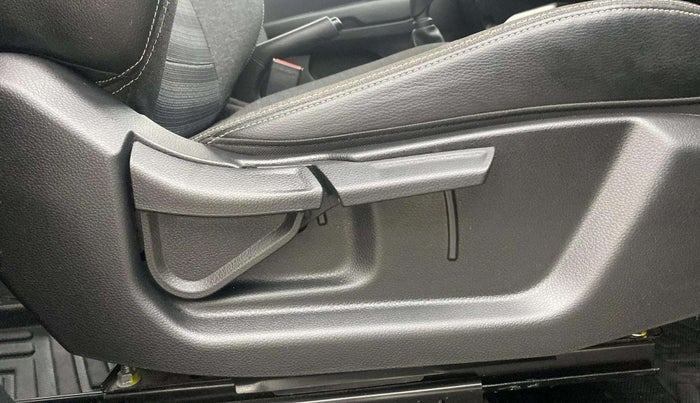 2022 KIA SONET HTK PLUS 1.2, Petrol, Manual, 22,916 km, Driver Side Adjustment Panel