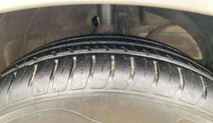 2021 Maruti Swift VXI, Petrol, Manual, 13,791 km, Right Front Tyre Tread