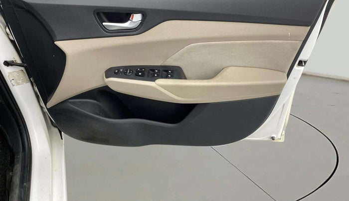 2018 Hyundai Verna 1.6 VTVT SX, Petrol, Manual, 1,19,844 km, Driver Side Door Panels Control