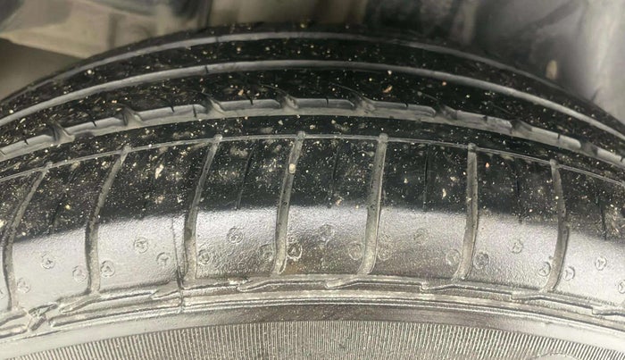 2022 Maruti Ciaz ZETA AT 1.5  SHVS PETROL, Petrol, Automatic, 20,727 km, Left Rear Tyre Tread