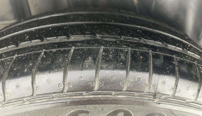 2022 Maruti Ciaz ZETA AT 1.5  SHVS PETROL, Petrol, Automatic, 20,727 km, Left Front Tyre Tread