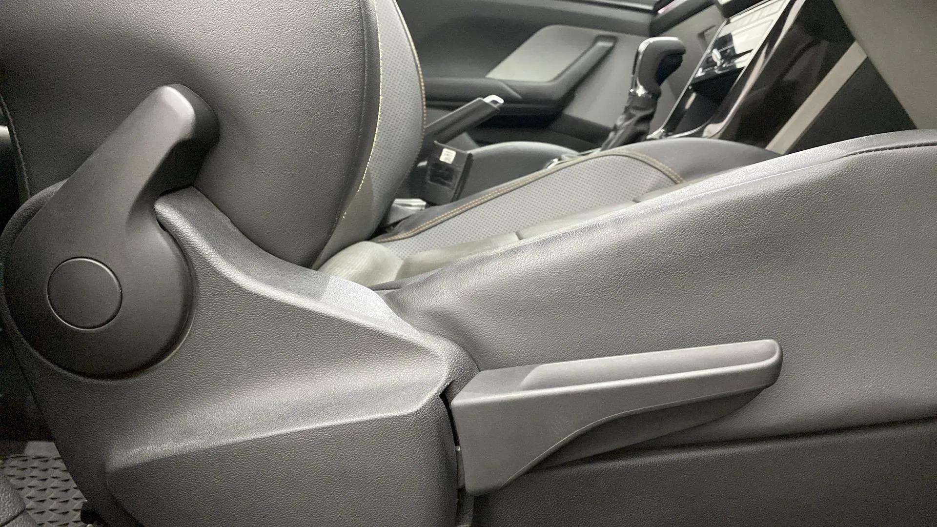 Driver-side-adjustment-panel-40