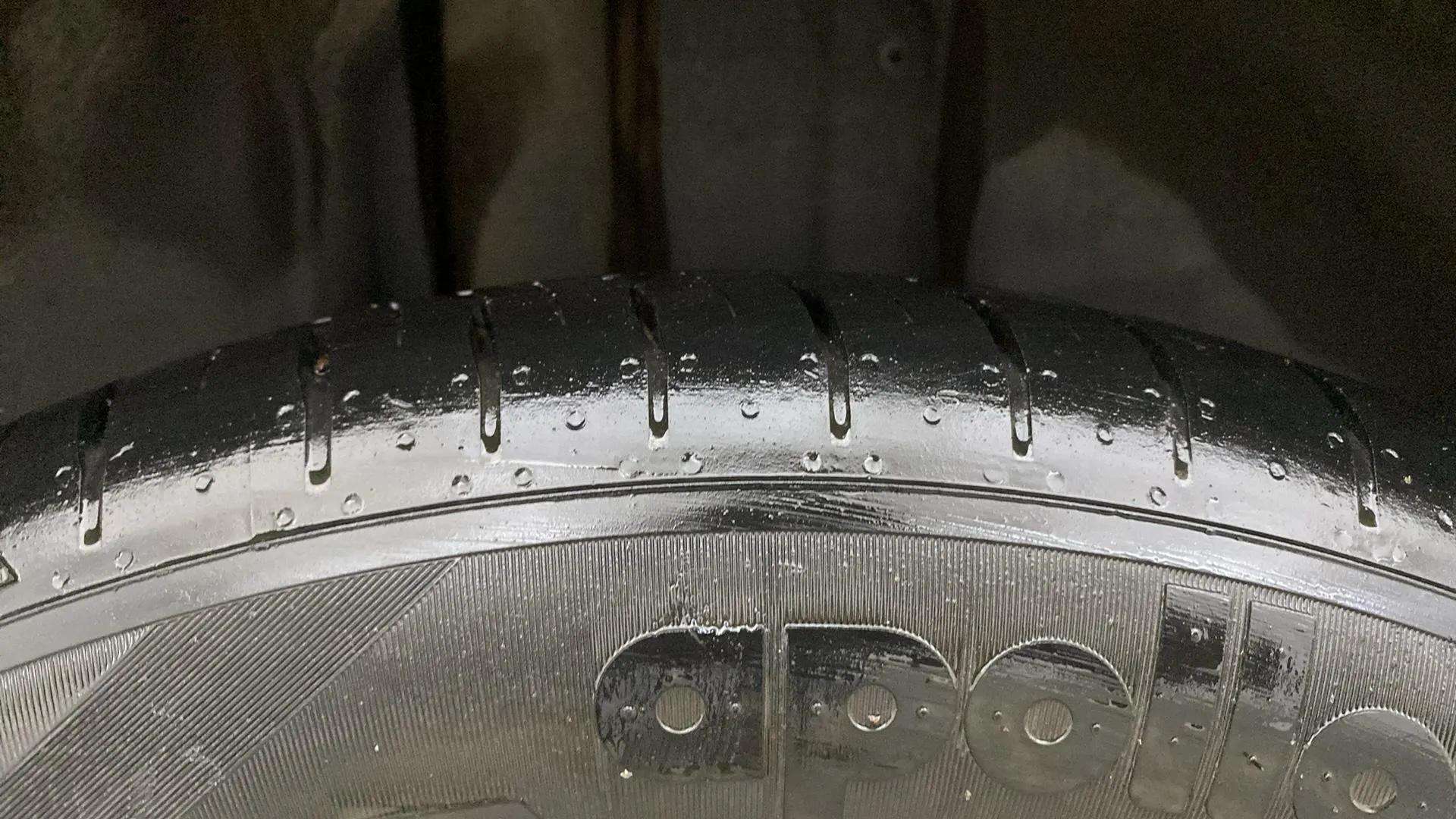 RHS-Rear-Tyre-Tread-19