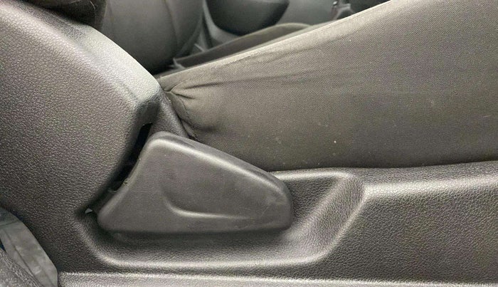 2022 Renault Kwid RXT 1.0, Petrol, Manual, 20,621 km, Driver Side Adjustment Panel