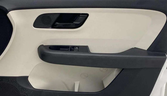 2021 Tata ALTROZ XE PETROL, Petrol, Manual, 34,306 km, Driver Side Door Panels Control