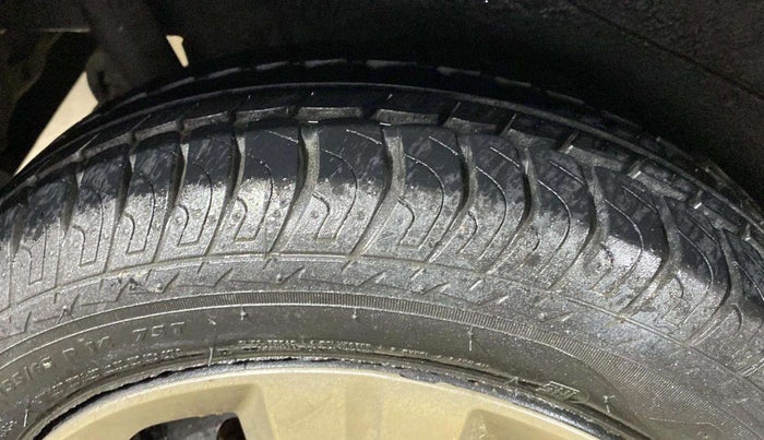 2014 Maruti Wagon R 1.0 VXI, Petrol, Manual, 8,260 km, Right Front Tyre Tread
