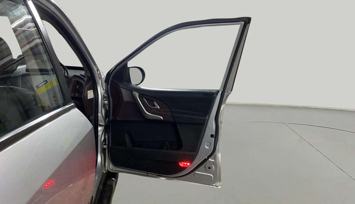 2014 Mahindra XUV500 W8, Diesel, Manual, 62,666 km, RHS Front Door