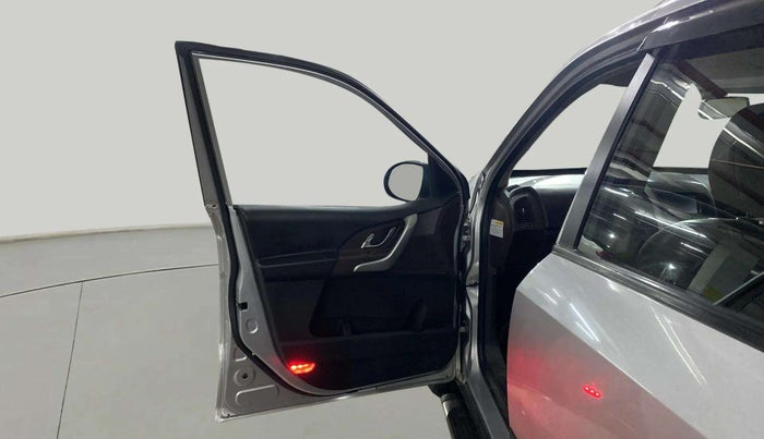 2014 Mahindra XUV500 W8, Diesel, Manual, 62,666 km, LHS Front Door