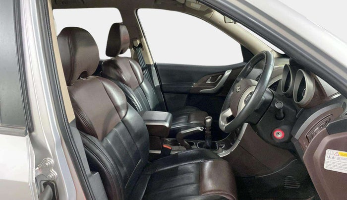 2014 Mahindra XUV500 W8, Diesel, Manual, 62,666 km, Right Side Front Door Cabin