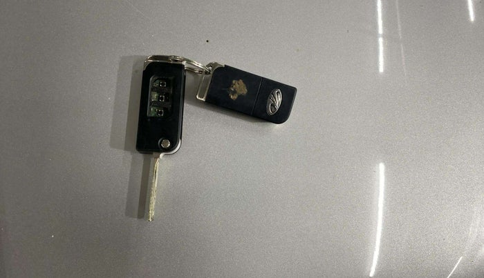 2014 Mahindra XUV500 W8, Diesel, Manual, 62,666 km, Key Close Up